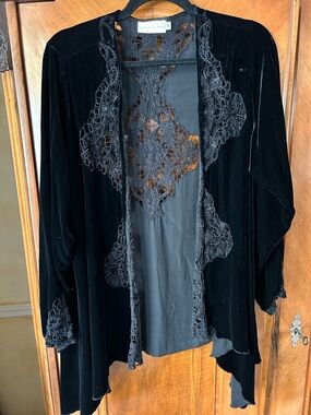 Love and Liberty Vintage-Inspired Black Velvet Teddy Jacket with Lace Trim Sz M